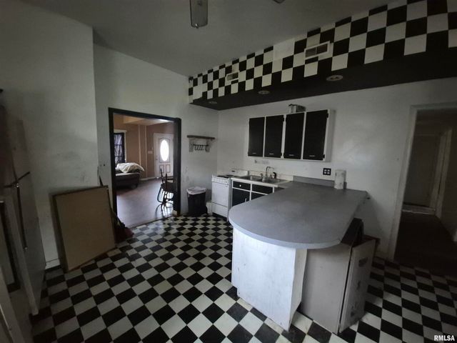 117 N MONROE Street, Golconda, IL 62938