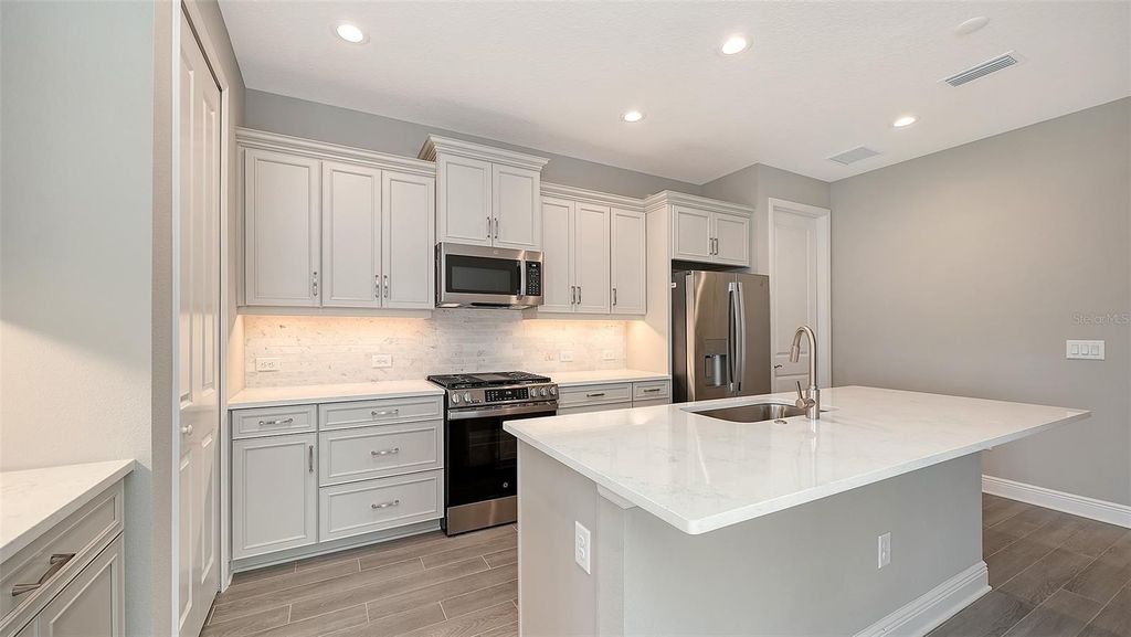 Image 15 of property listing at 2118 SYLVESTER PALM LANE, Bradenton, FL 34212