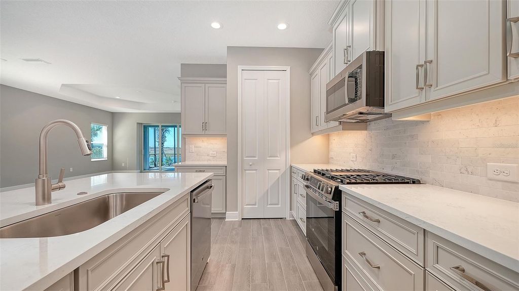 Image 16 of property listing at 2118 SYLVESTER PALM LANE, Bradenton, FL 34212