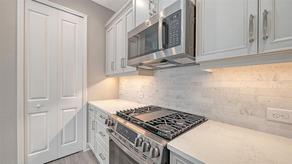 Image 18 of property listing at 2118 SYLVESTER PALM LANE, Bradenton, FL 34212