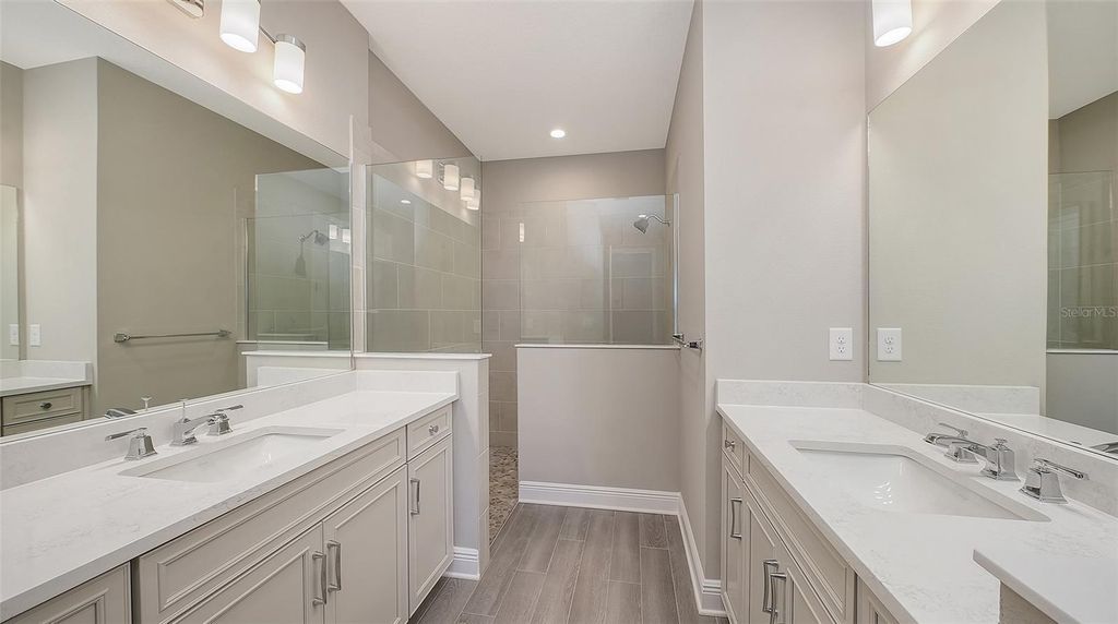 Image 24 of property listing at 2118 SYLVESTER PALM LANE, Bradenton, FL 34212