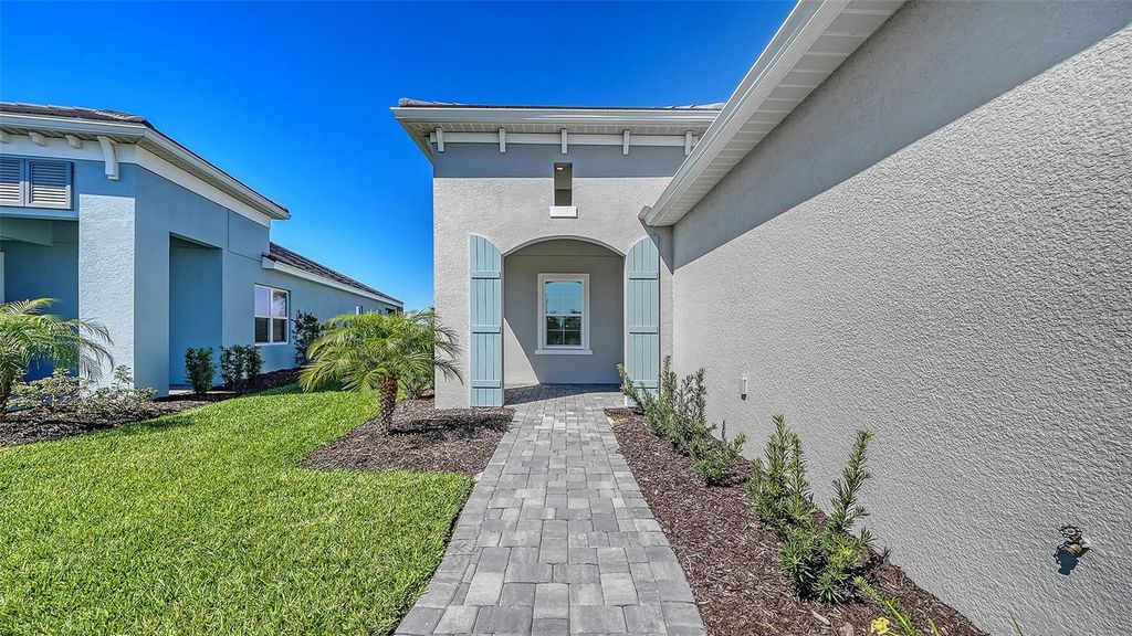 Image 4 of property listing at 2118 SYLVESTER PALM LANE, Bradenton, FL 34212
