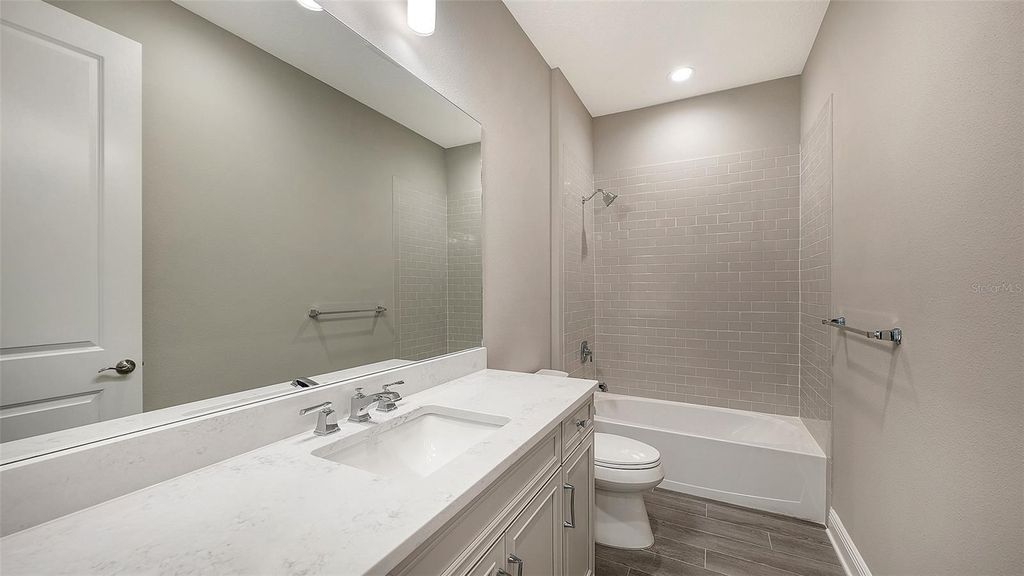 Image 33 of property listing at 2118 SYLVESTER PALM LANE, Bradenton, FL 34212