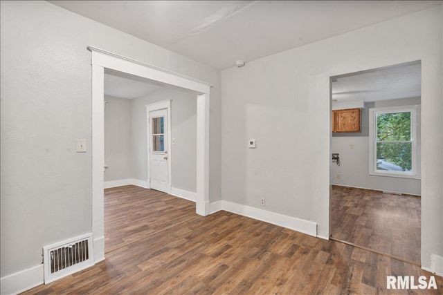 1220 COLLEGE Avenue, Davenport, IA 52806