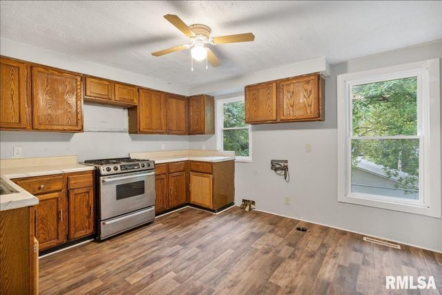 1220 COLLEGE Avenue, Davenport, IA 52806