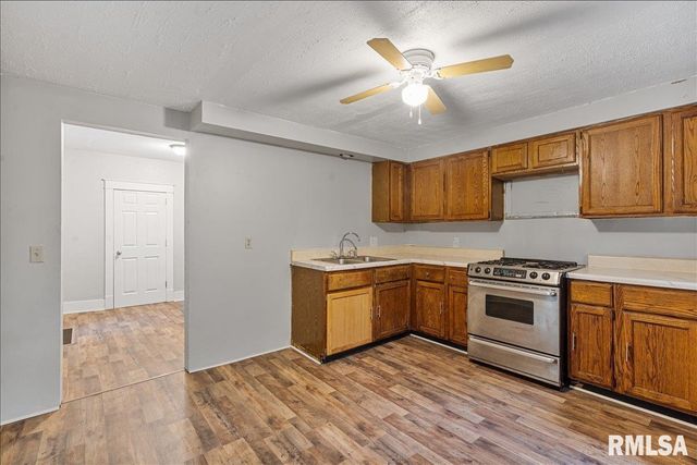 1220 COLLEGE Avenue, Davenport, IA 52806