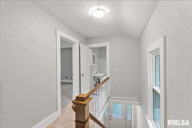 1220 COLLEGE Avenue, Davenport, IA 52806