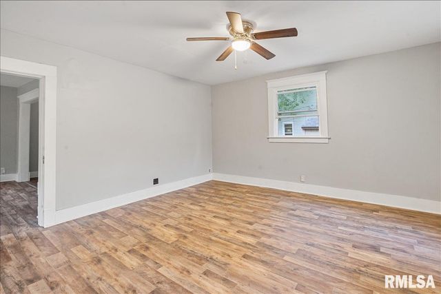 1220 COLLEGE Avenue, Davenport, IA 52806