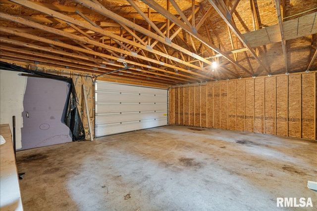 1220 COLLEGE Avenue, Davenport, IA 52806