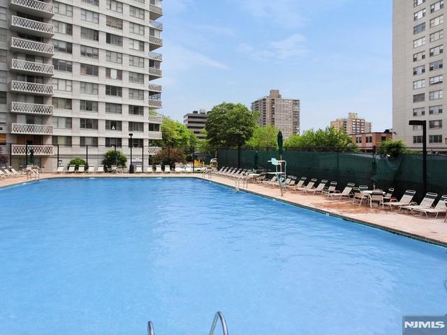 2100 Linwood Avenue 2G, Fort Lee, NJ 07024