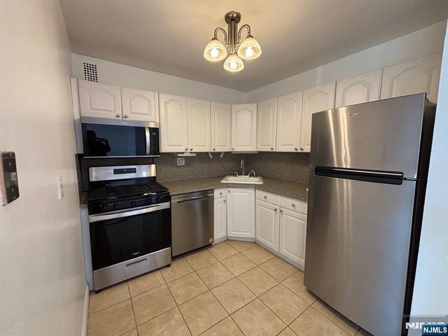 2100 Linwood Avenue 2G, Fort Lee, NJ 07024