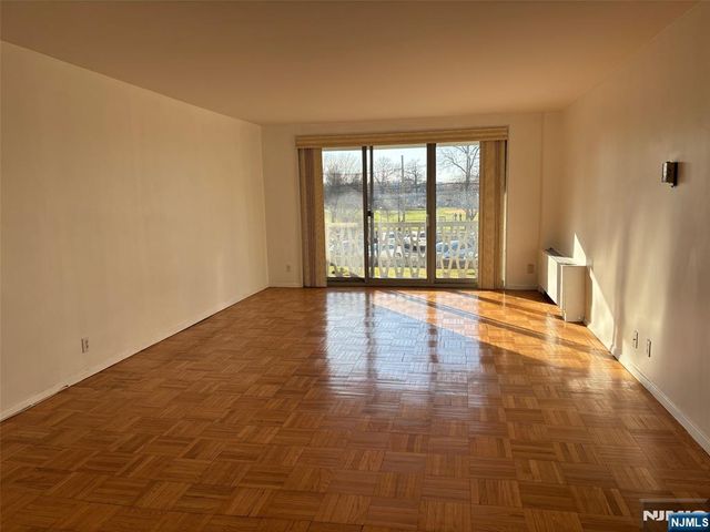 2100 Linwood Avenue 2G, Fort Lee, NJ 07024