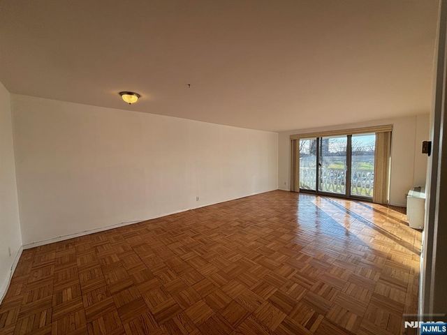 2100 Linwood Avenue 2G, Fort Lee, NJ 07024