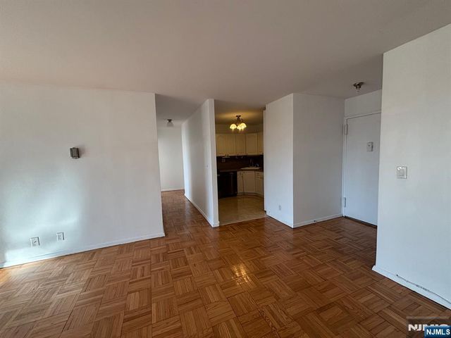 2100 Linwood Avenue 2G, Fort Lee, NJ 07024