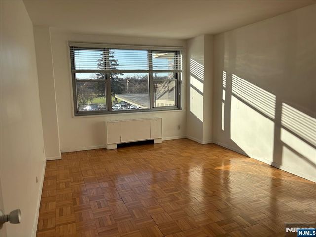 2100 Linwood Avenue 2G, Fort Lee, NJ 07024
