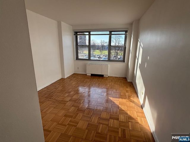 2100 Linwood Avenue 2G, Fort Lee, NJ 07024