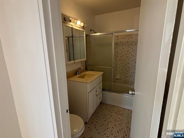 2100 Linwood Avenue 2G, Fort Lee, NJ 07024