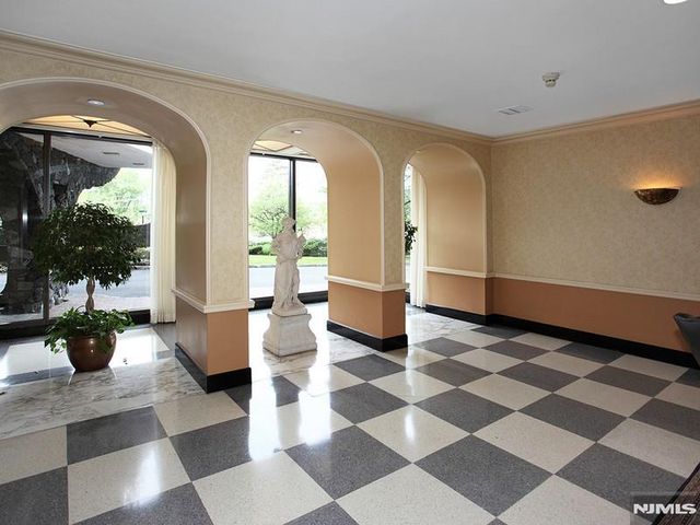 2100 Linwood Avenue 2G, Fort Lee, NJ 07024