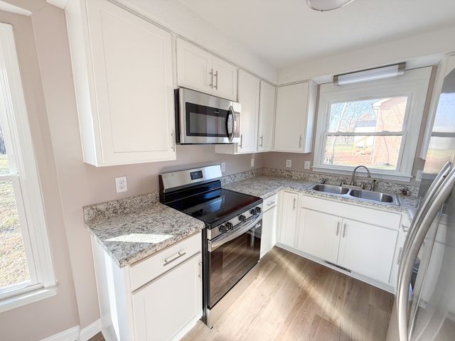 206 Bob White Dr, Clarksville, TN 37042