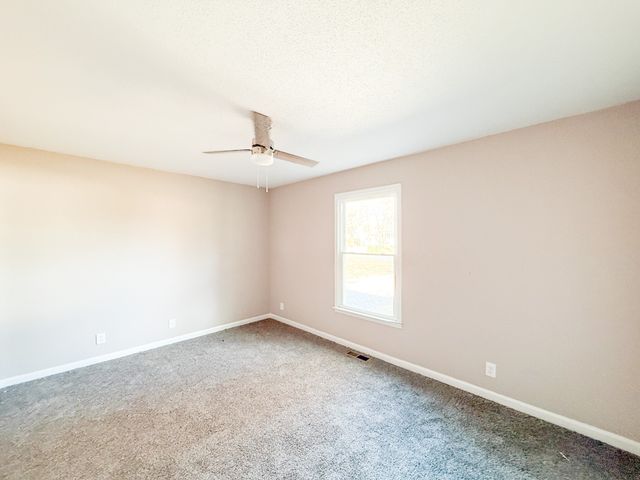 206 Bob White Dr, Clarksville, TN 37042