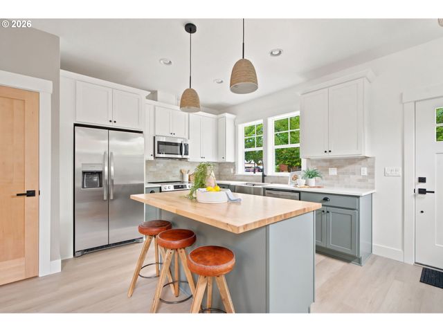 3395 Se 43rd Ave A, Portland, OR 97202