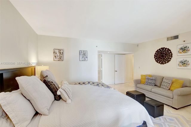 520 Brickell Key Dr A914, Miami, FL 33131