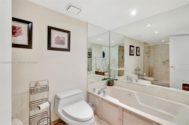 520 Brickell Key Dr A914, Miami, FL 33131