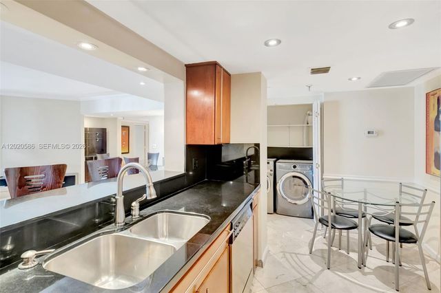 520 Brickell Key Dr A914, Miami, FL 33131