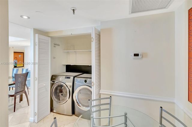 520 Brickell Key Dr A914, Miami, FL 33131