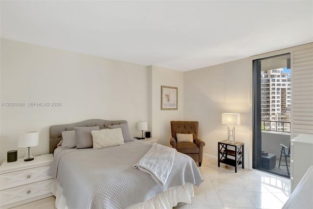 520 Brickell Key Dr A914, Miami, FL 33131