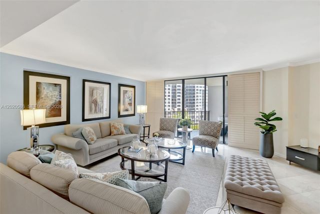 520 Brickell Key Dr A914, Miami, FL 33131