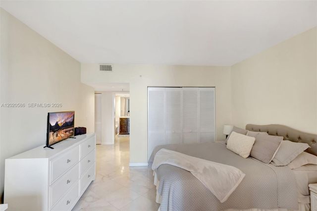 520 Brickell Key Dr A914, Miami, FL 33131