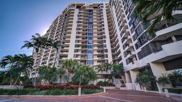 520 Brickell Key Dr A914, Miami, FL 33131
