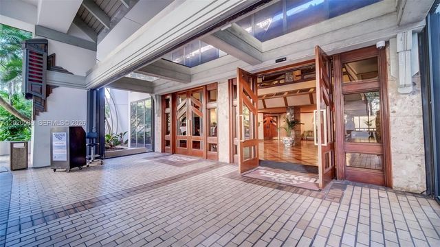 520 Brickell Key Dr A914, Miami, FL 33131