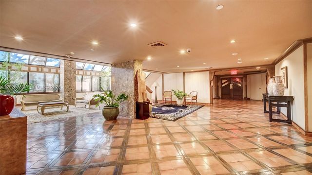 520 Brickell Key Dr A914, Miami, FL 33131
