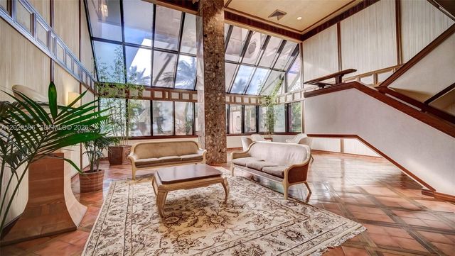 520 Brickell Key Dr A914, Miami, FL 33131