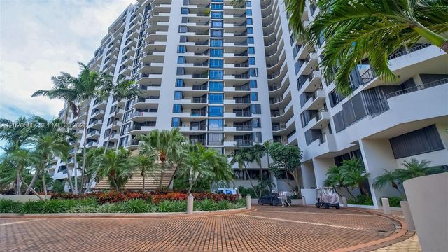520 Brickell Key Dr A914, Miami, FL 33131