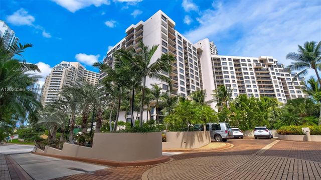 520 Brickell Key Dr A914, Miami, FL 33131