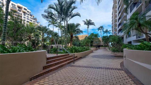 520 Brickell Key Dr A914, Miami, FL 33131