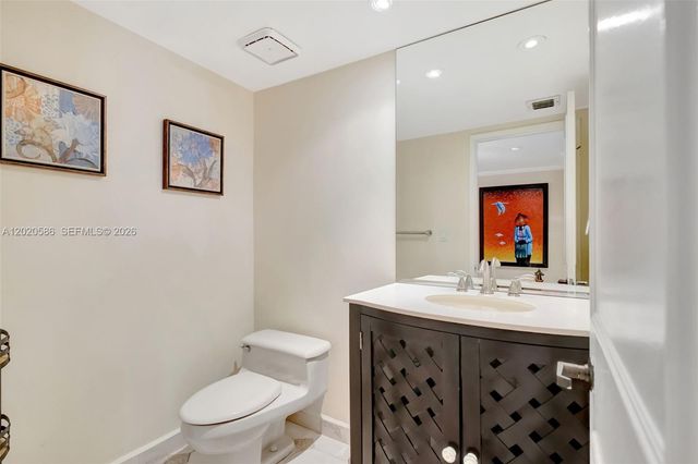 520 Brickell Key Dr A914, Miami, FL 33131