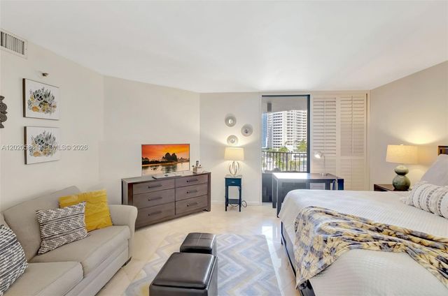 520 Brickell Key Dr A914, Miami, FL 33131