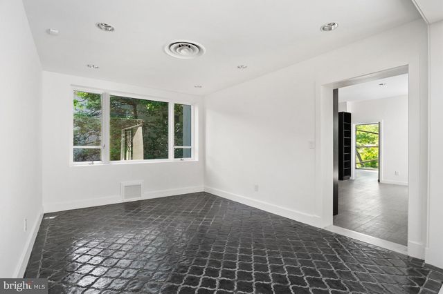 2920 ALBEMARLE ST NW, Washington, DC 20008