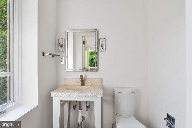 2920 ALBEMARLE ST NW, Washington, DC 20008