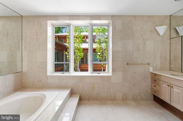 2920 ALBEMARLE ST NW, Washington, DC 20008