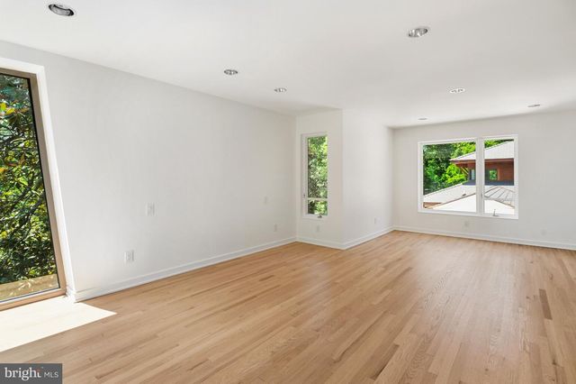 2920 ALBEMARLE ST NW, Washington, DC 20008