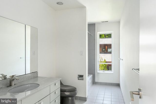 2920 ALBEMARLE ST NW, Washington, DC 20008