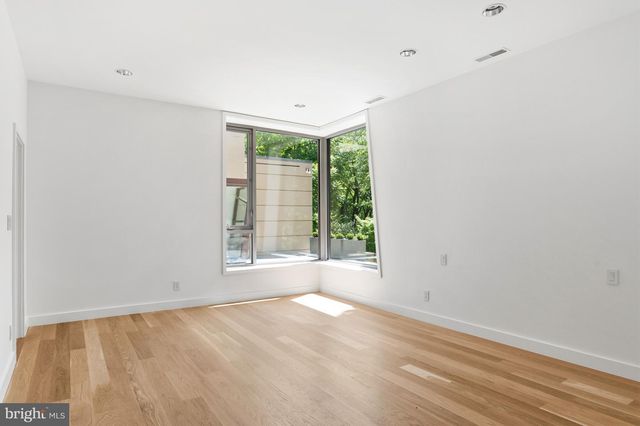 2920 ALBEMARLE ST NW, Washington, DC 20008