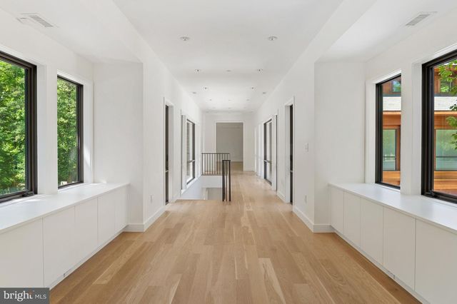 2920 ALBEMARLE ST NW, Washington, DC 20008