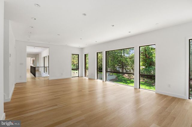 2920 ALBEMARLE ST NW, Washington, DC 20008