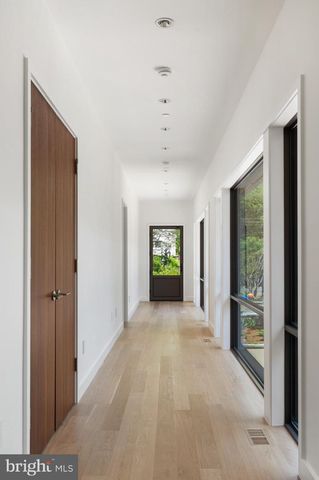 2920 ALBEMARLE ST NW, Washington, DC 20008